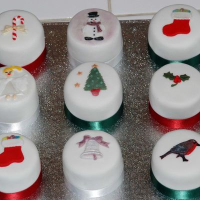 Christmas Mini Cakes