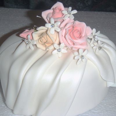 Gumpaste Roses&stephanotis