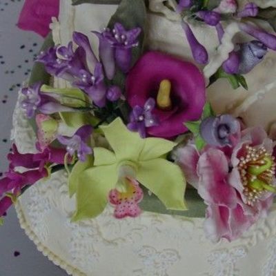 Stacy: Contemporary Wedding Cake