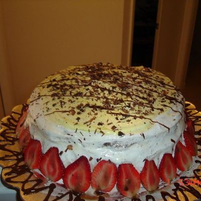 Strawberry And Chocolate Cake