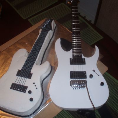Guitar Cake