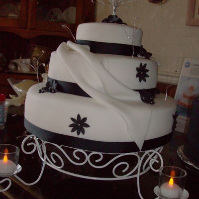 B&w With Edible Diamonds Wedding Cake