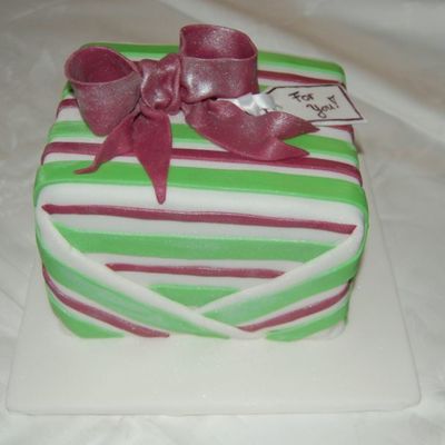Little Present Cake