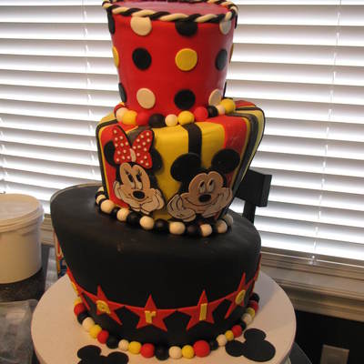 Mickey And Minnie Cake