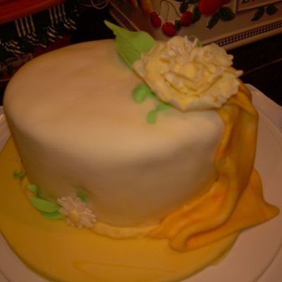 Yellow Fondant Cake - Wilton Class