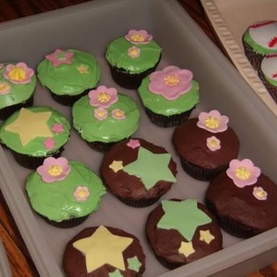 Star And Flower Cupcakes