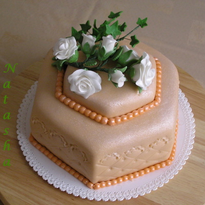 Hexagonal Apricot Cake With White Roses