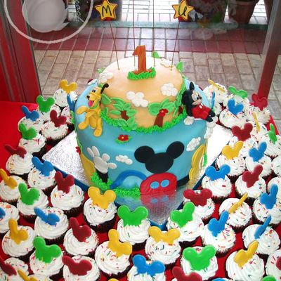 Clubhouse Mickey Cake Top View