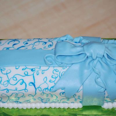Wilton Course 3 Gift Cake