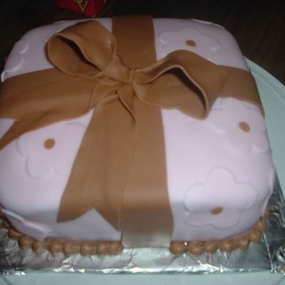 Fondant Present Cake
