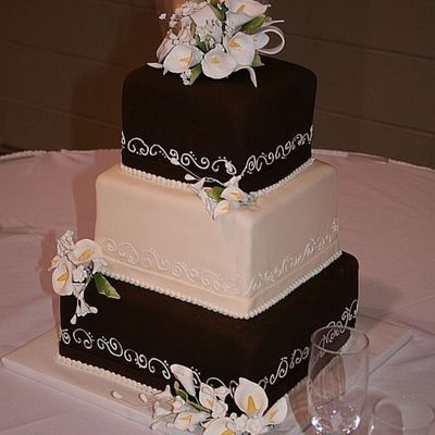 Square Wedding Cake With Gumpaste Calla Lillies