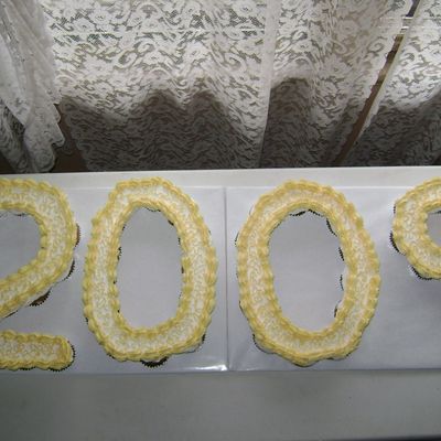 2009 Cupcake Graduation Cake