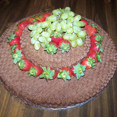 Chocolate Bc Basketweave W/strawberries & Grapes
