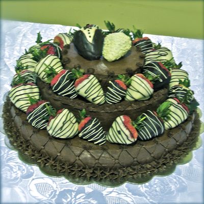 Groom's Cake W/dipped Strawberries