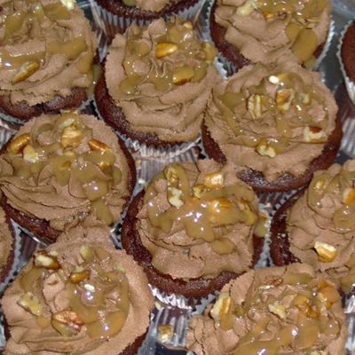 Chocolate Turtle Cupcakes