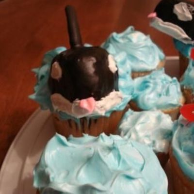 Shamu Cupcake