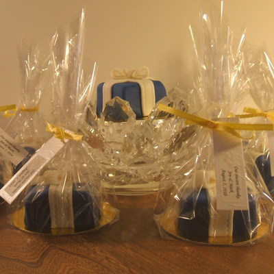 Mini Mania - Gift Box Cake Favors
