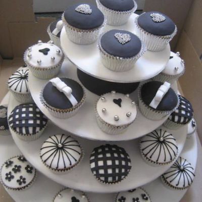 B&w Weding Cupcakes