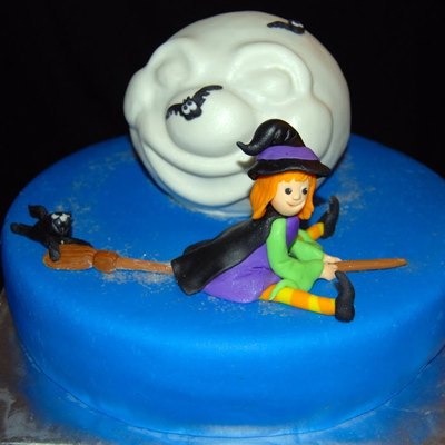 Lil' Witch Cake And Cupcakes