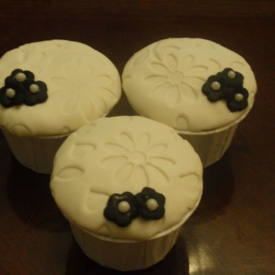 Blackand White Cupcakes