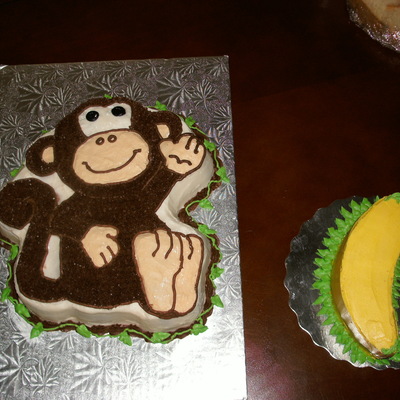 Monkey With Banana Smash Cake