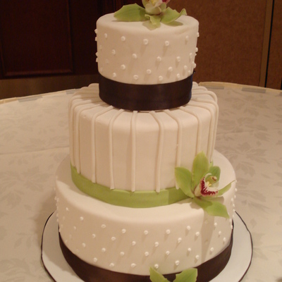 Lime And Brown Round Wedding Cake