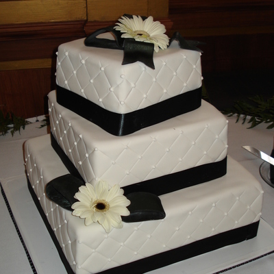 Black And White Gerbera Cake