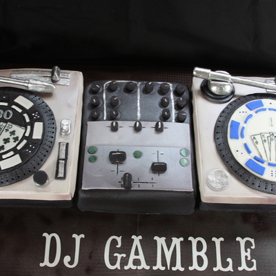 Double Turntable/poker Chip Cake