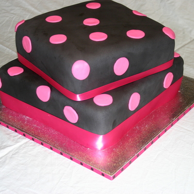 Black/pink Polka Dot Cake