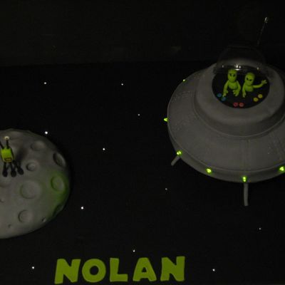 Alien / Ufo Cake With Lights
