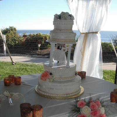 White With Gold Wedding Cake