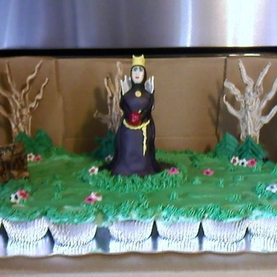 Evil Queen Cupcake Cake