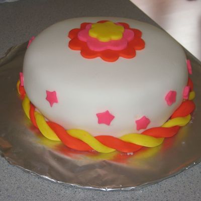 Fondant Cake With Roses