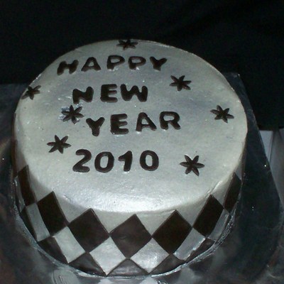 Black And Silver New Years Cake