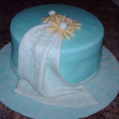 My Very First Fondant Cake!!
