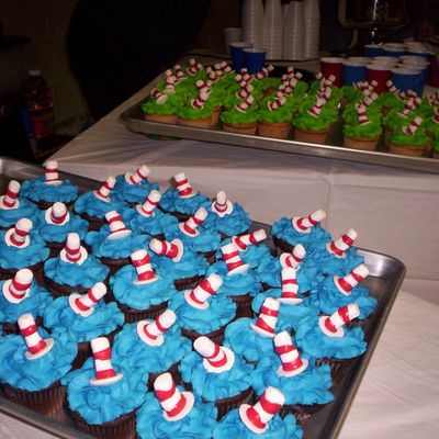 Cat-In-The-Hat Cupcakes