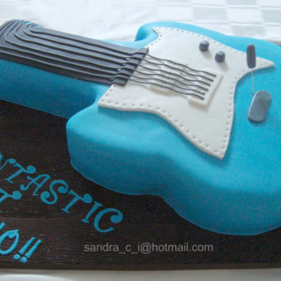 Guitar Cake