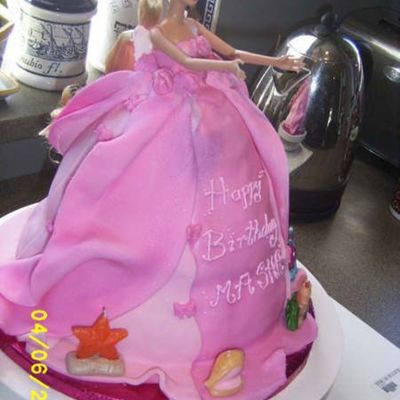 Repunsle Barbie Cake
