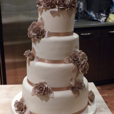 Cappuccino Gold Rose Wedding Cake