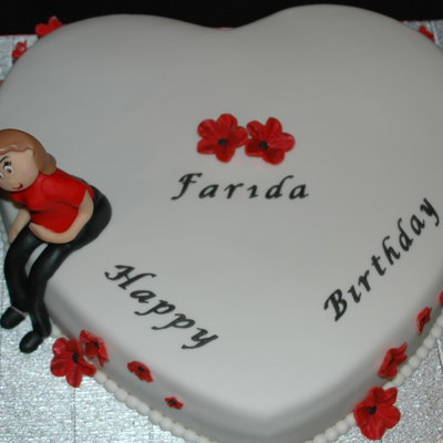 Heart Shaped Cake With Pregnant Figure