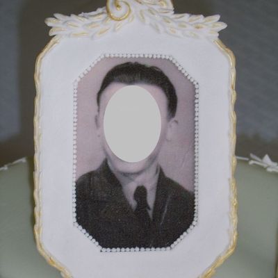Gumpaste Picture Frame.