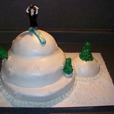 Snowboard Grad Cake