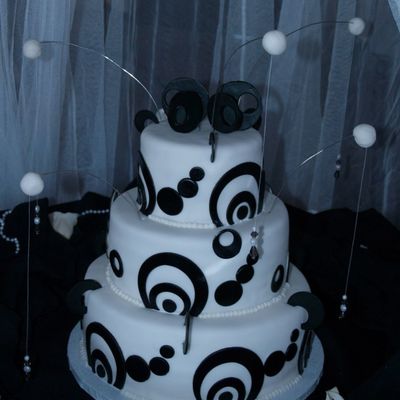 Black And White Wedding Cake