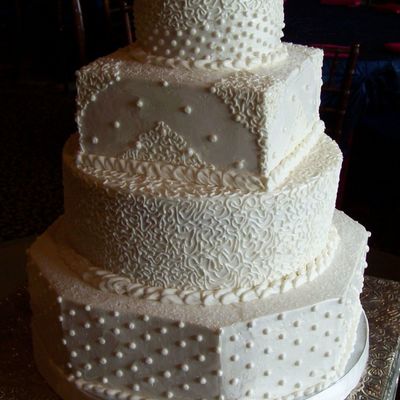 White_Wedding_Cake_1.jpg