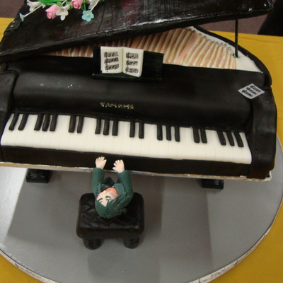 Grand Piano Cake