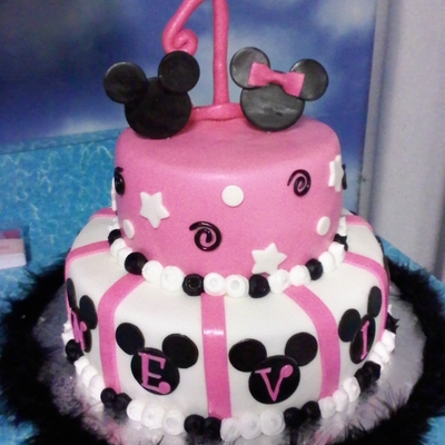 Minnie Mouse Cake