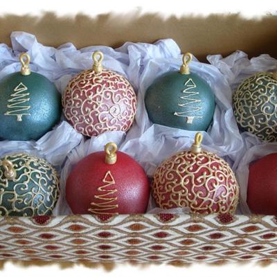 Christmas Ornament Cupcakes