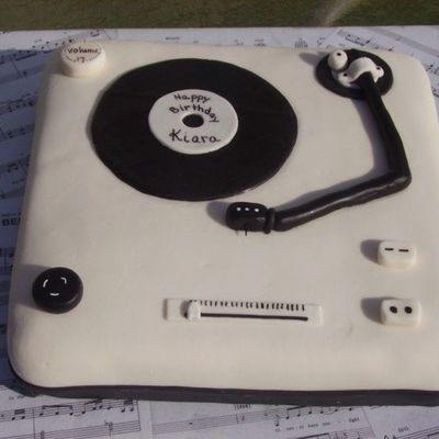Turntable Cake