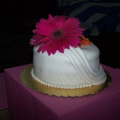 Gerbera Daisy Cake