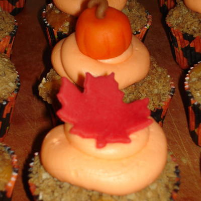 Apple Crisp A La Mode Cupcakes